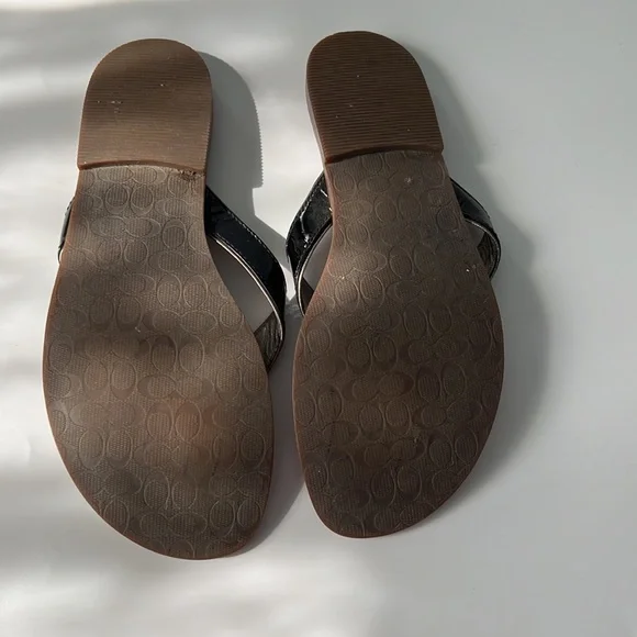 Coach Deney Black Patent Leather Flats Thong Sandals Sz:7.5 B - Picture 5 of 8